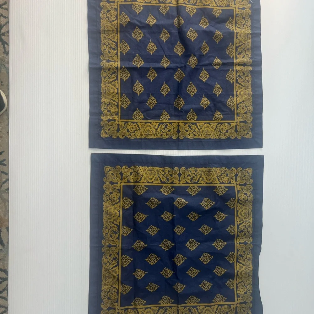 Williams Sonoma Elegant Navy and Gold Table Napkins